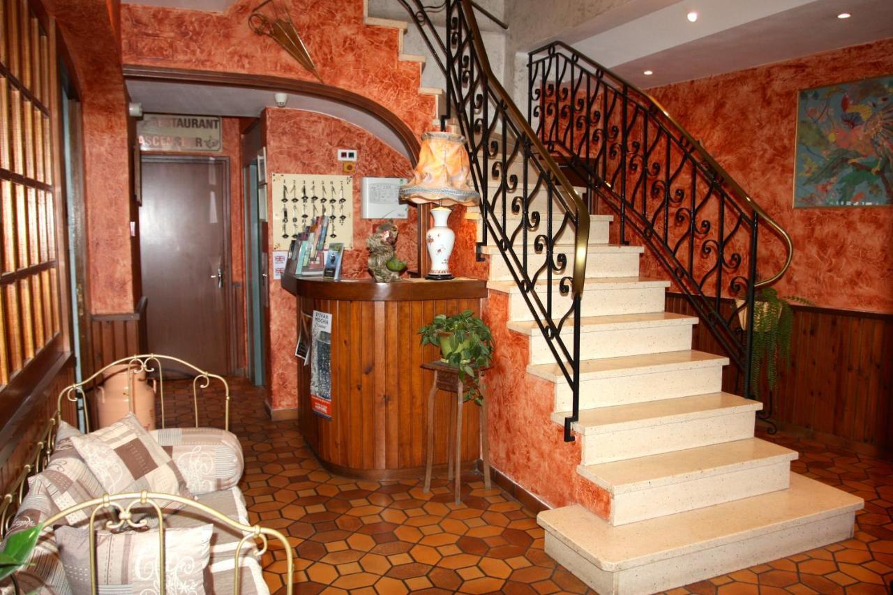 Hotel Restaurant Des Deux Vallees Entraygues-sur-Truyère Dış mekan fotoğraf